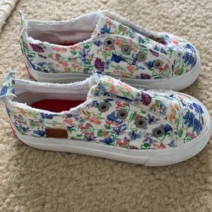 Never worn! Slip on kids sneakers!
